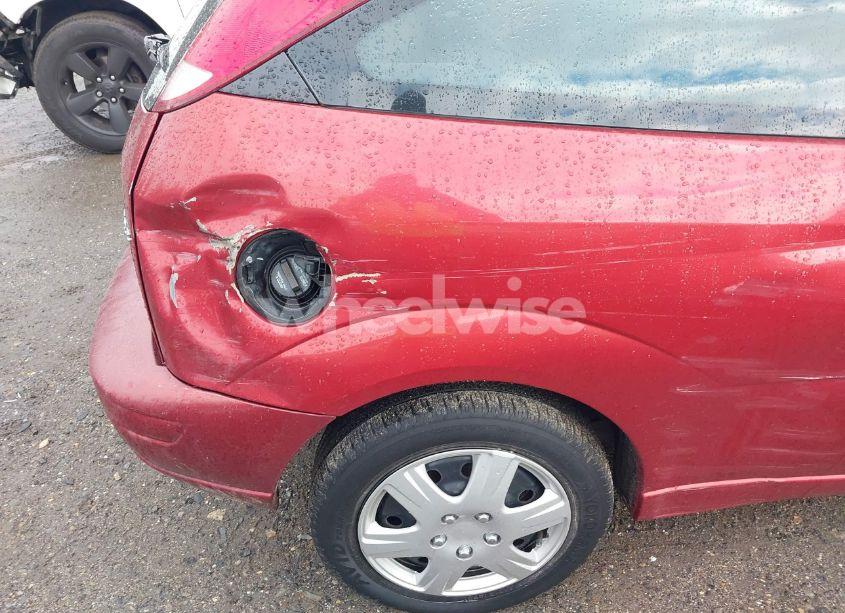 Photo 12 of 2005 Ford Focus ZX3 (VIN 3FAFP31N95R117512)