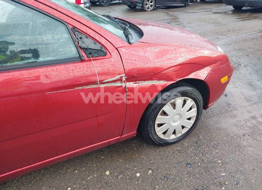 Photo 13 of 2005 Ford Focus ZX3 (VIN 3FAFP31N95R117512)