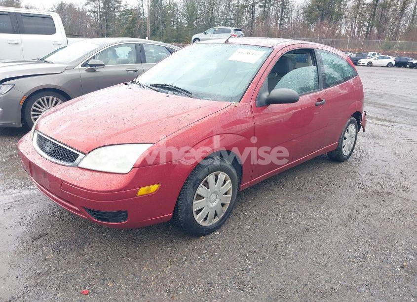 Photo 2 of 2005 Ford Focus ZX3 (VIN 3FAFP31N95R117512)