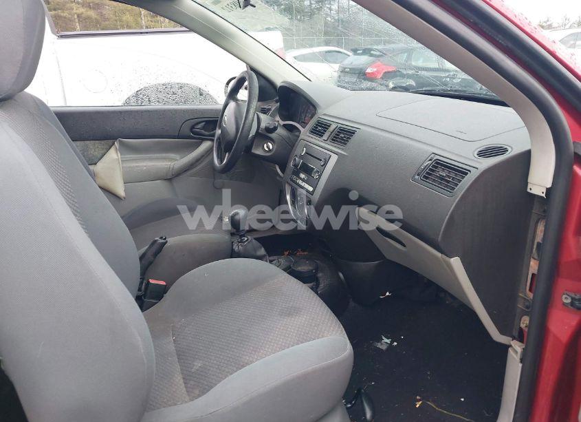 Photo 5 of 2005 Ford Focus ZX3 (VIN 3FAFP31N95R117512)