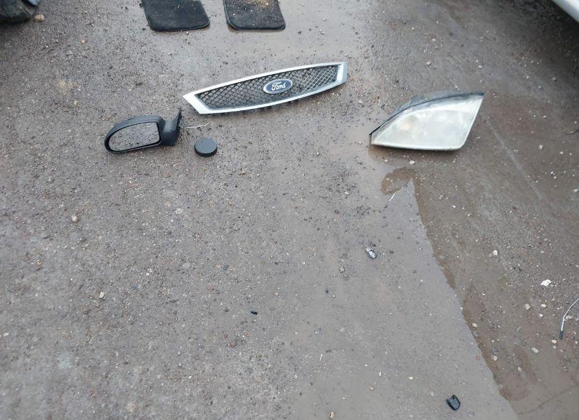 Photo 11 of 2005 Ford Focus ZX3 (VIN 3FAFP31NX5R140894)