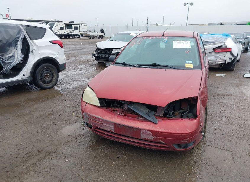 Photo 12 of 2005 Ford Focus ZX3 (VIN 3FAFP31NX5R140894)