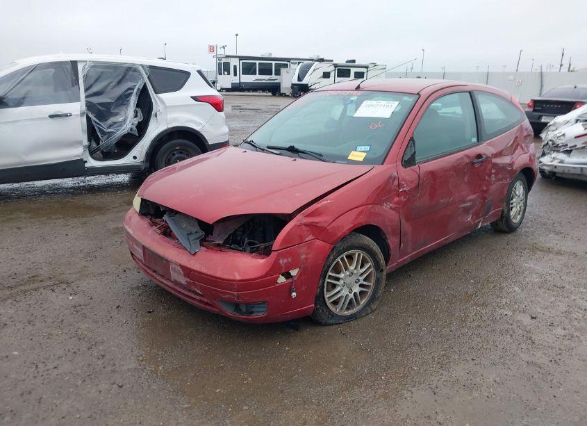 Photo 14 of 2005 Ford Focus ZX3 (VIN 3FAFP31NX5R140894)