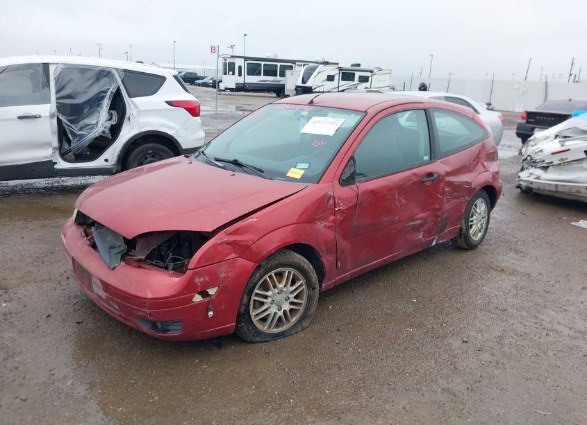 Photo 2 of 2005 Ford Focus ZX3 (VIN 3FAFP31NX5R140894)