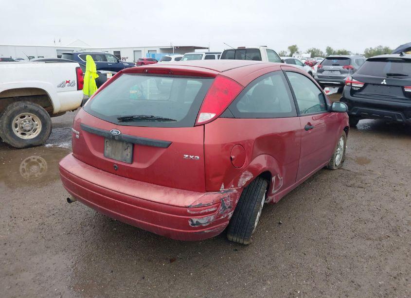 Photo 4 of 2005 Ford Focus ZX3 (VIN 3FAFP31NX5R140894)