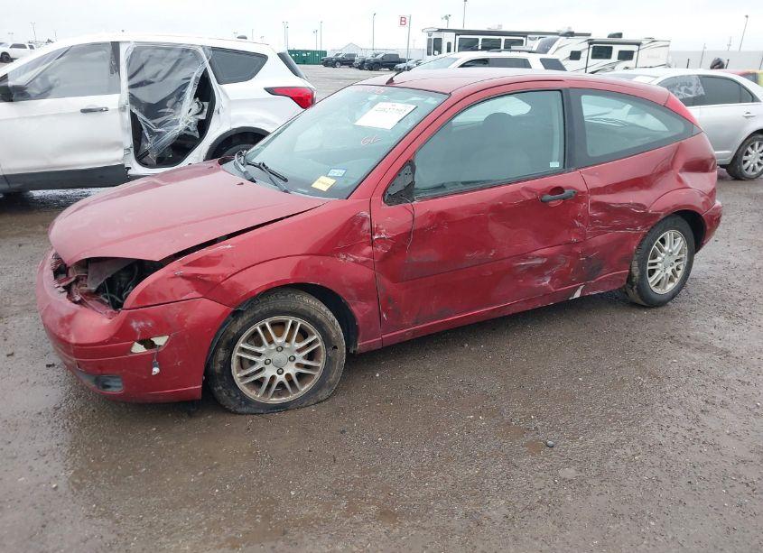 Photo 6 of 2005 Ford Focus ZX3 (VIN 3FAFP31NX5R140894)