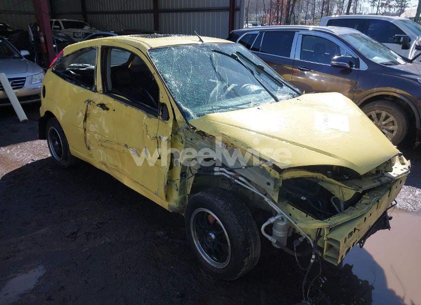 2005 Ford Focus ZX3 (VIN 3FAFP31NX5R151930) main photo