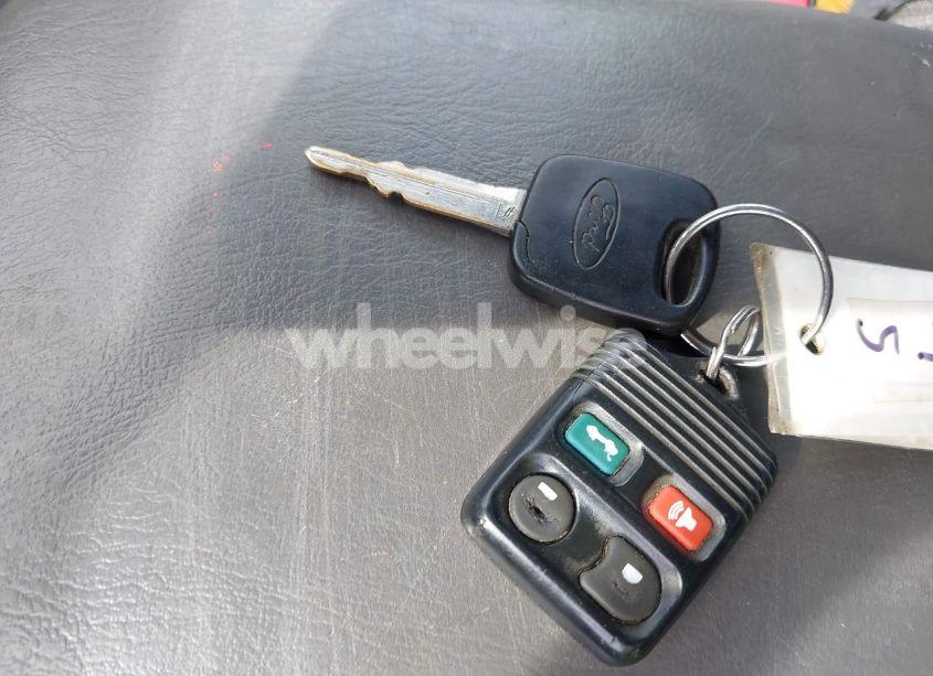 Photo 11 of 2005 Ford Focus ZX3 (VIN 3FAFP31NX5R151930)