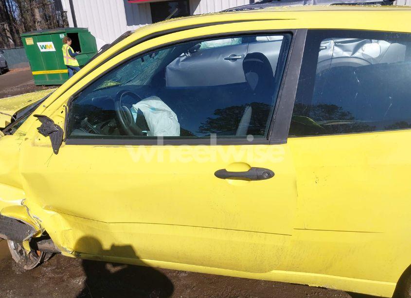 Photo 14 of 2005 Ford Focus ZX3 (VIN 3FAFP31NX5R151930)