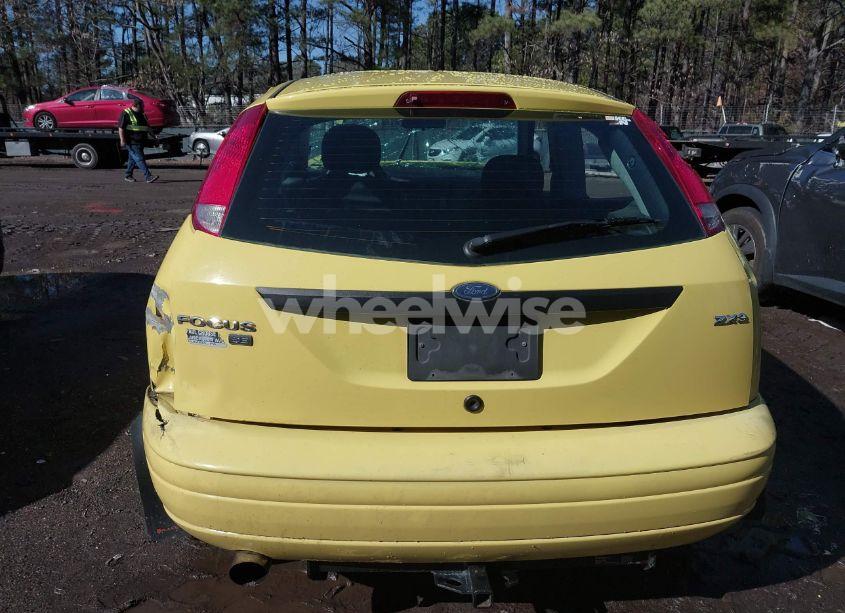 Photo 16 of 2005 Ford Focus ZX3 (VIN 3FAFP31NX5R151930)