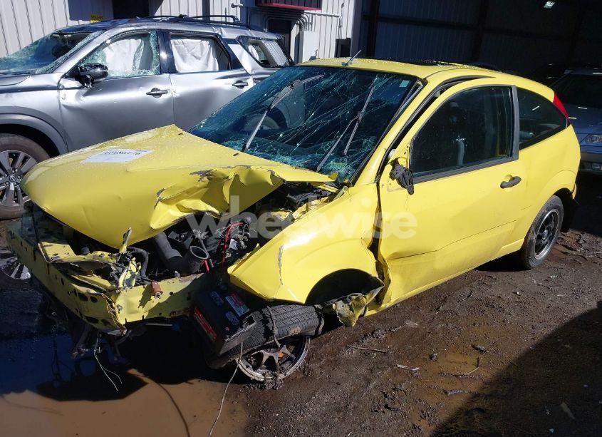 Photo 2 of 2005 Ford Focus ZX3 (VIN 3FAFP31NX5R151930)