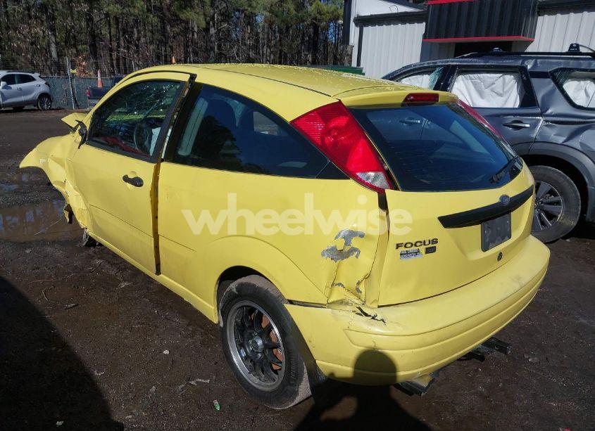 Photo 3 of 2005 Ford Focus ZX3 (VIN 3FAFP31NX5R151930)