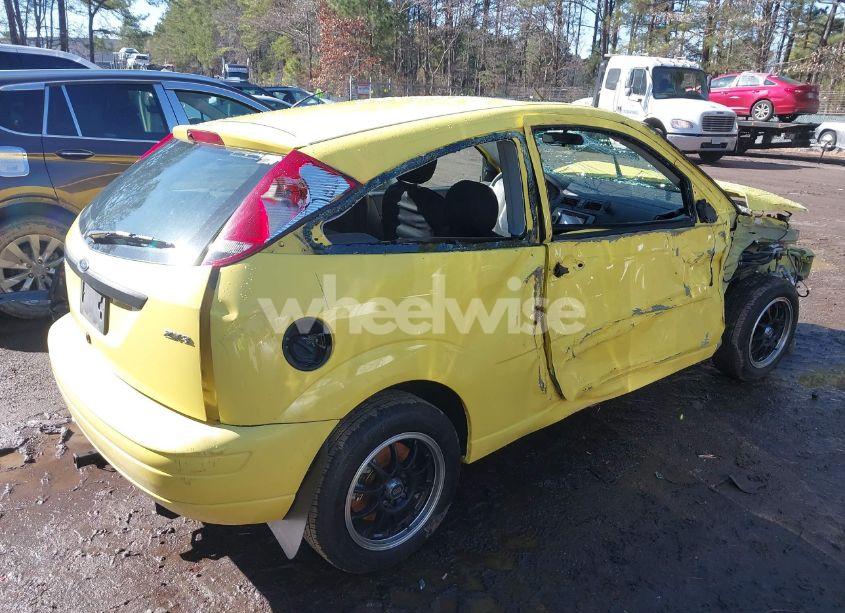 Photo 4 of 2005 Ford Focus ZX3 (VIN 3FAFP31NX5R151930)