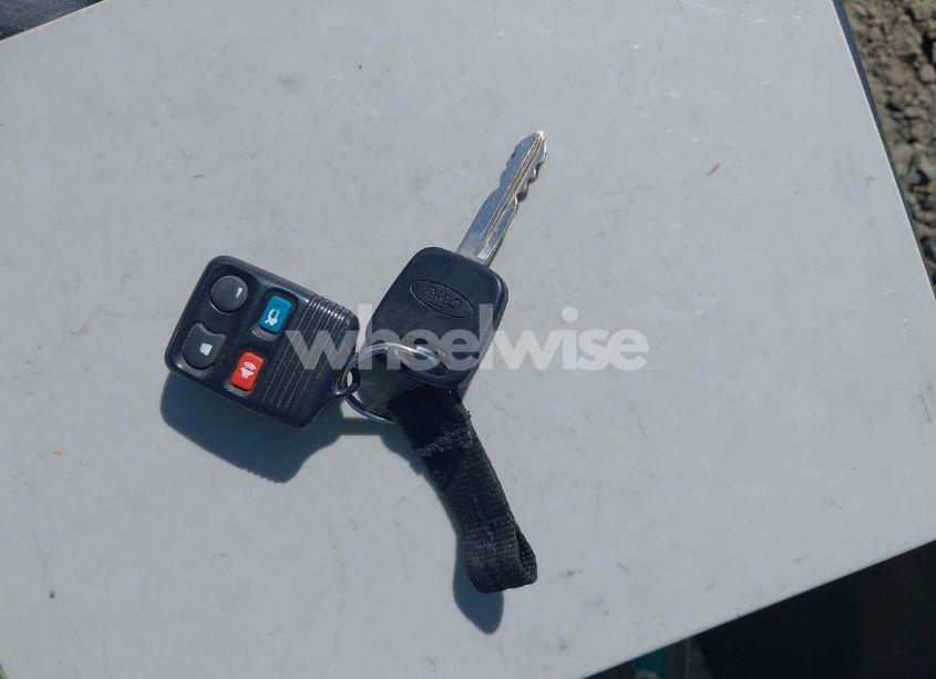 Photo 11 of 2004 Ford Focus ZX3 (VIN 3FAFP31Z04R125810)