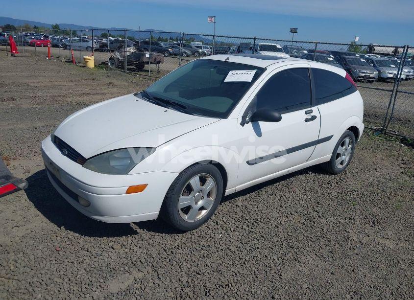 Photo 2 of 2004 Ford Focus ZX3 (VIN 3FAFP31Z04R125810)