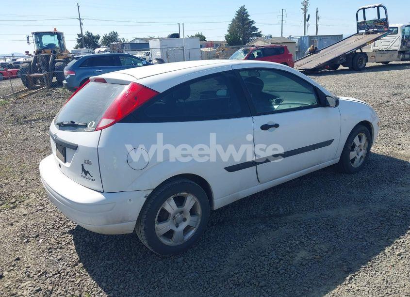 Photo 4 of 2004 Ford Focus ZX3 (VIN 3FAFP31Z04R125810)