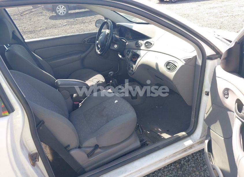 Photo 5 of 2004 Ford Focus ZX3 (VIN 3FAFP31Z04R125810)