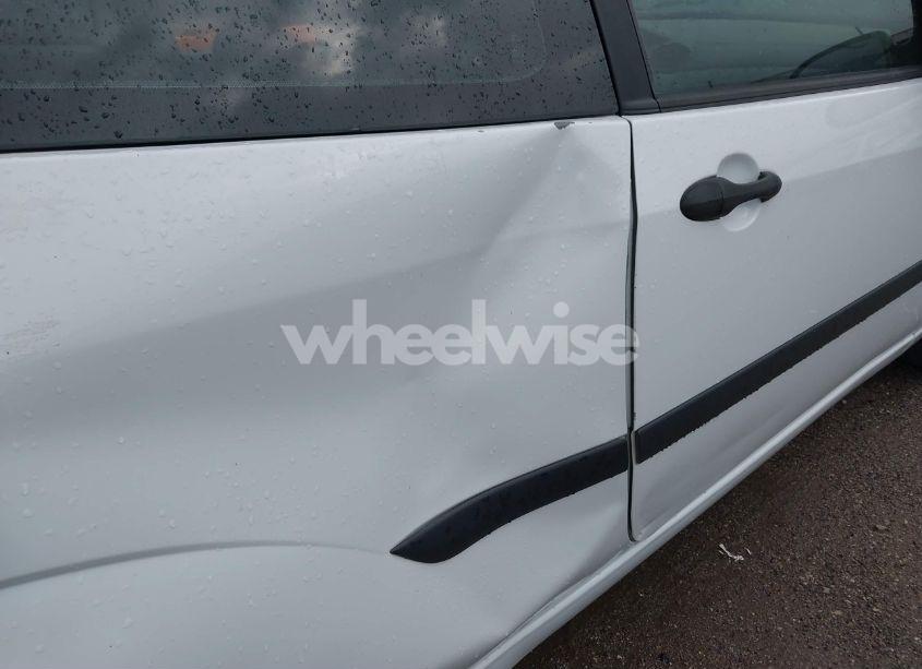 Photo 12 of 2004 Ford Focus ZX3 (VIN 3FAFP31Z94R120332)