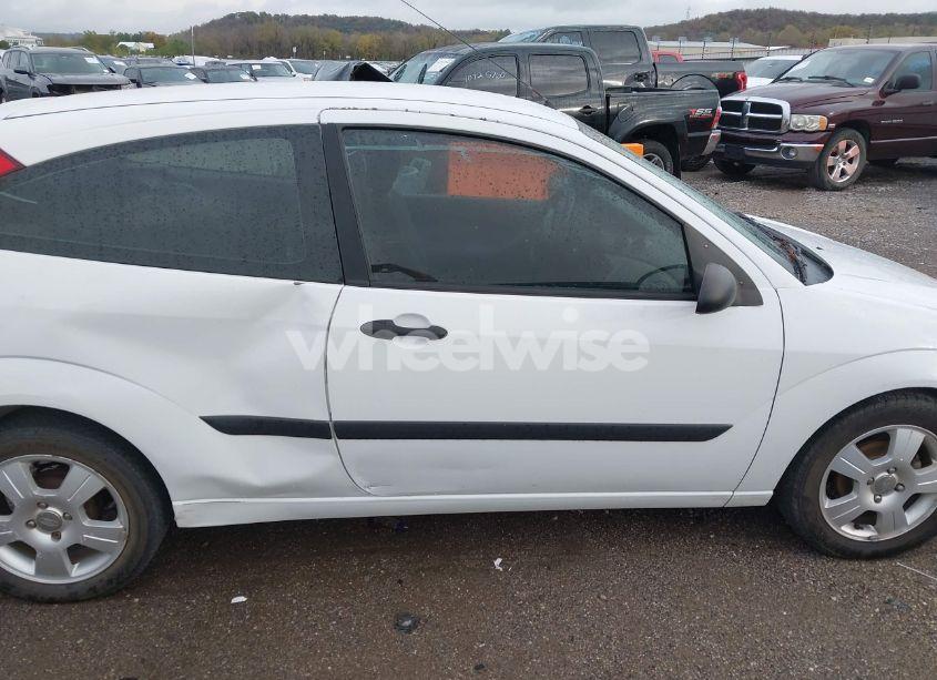 Photo 14 of 2004 Ford Focus ZX3 (VIN 3FAFP31Z94R120332)
