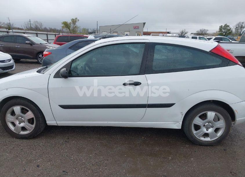 Photo 15 of 2004 Ford Focus ZX3 (VIN 3FAFP31Z94R120332)