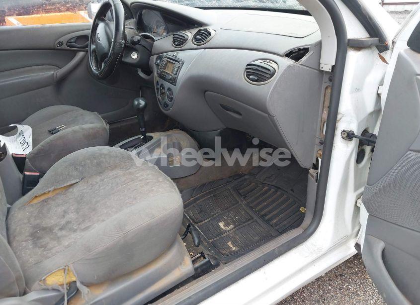 Photo 5 of 2004 Ford Focus ZX3 (VIN 3FAFP31Z94R120332)