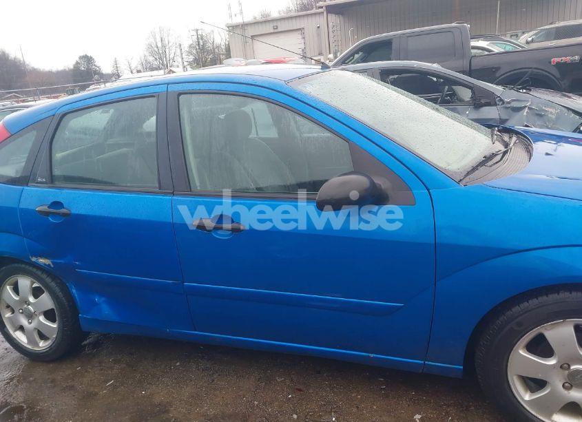 Photo 13 of 2002 Ford Focus ZX5 (VIN 3FAFP37302R232985)