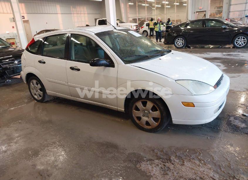 2002 Ford Focus ZX5 (VIN 3FAFP37332R231507) main photo