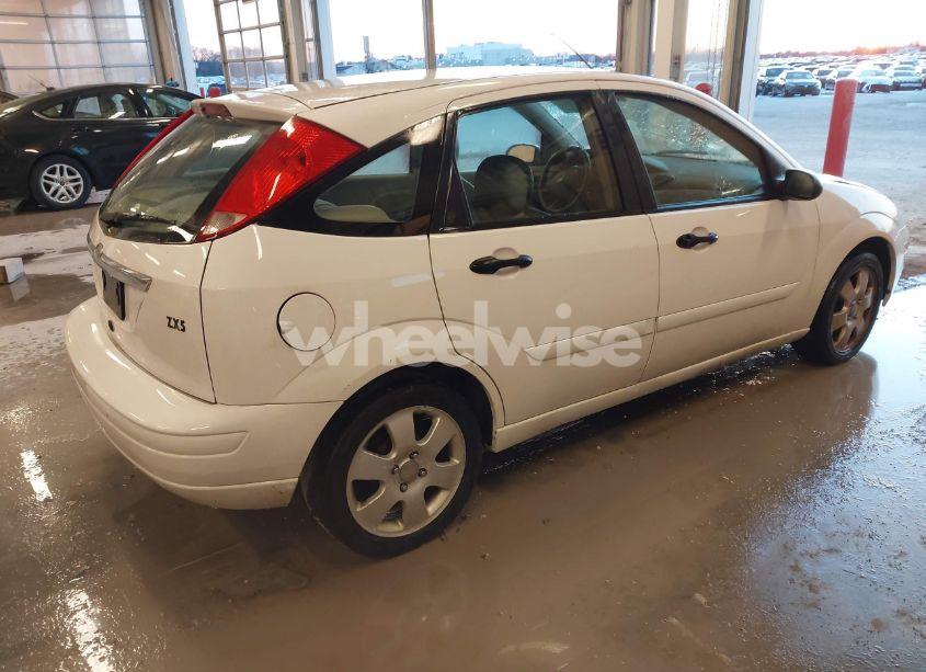 Photo 4 of 2002 Ford Focus ZX5 (VIN 3FAFP37332R231507)