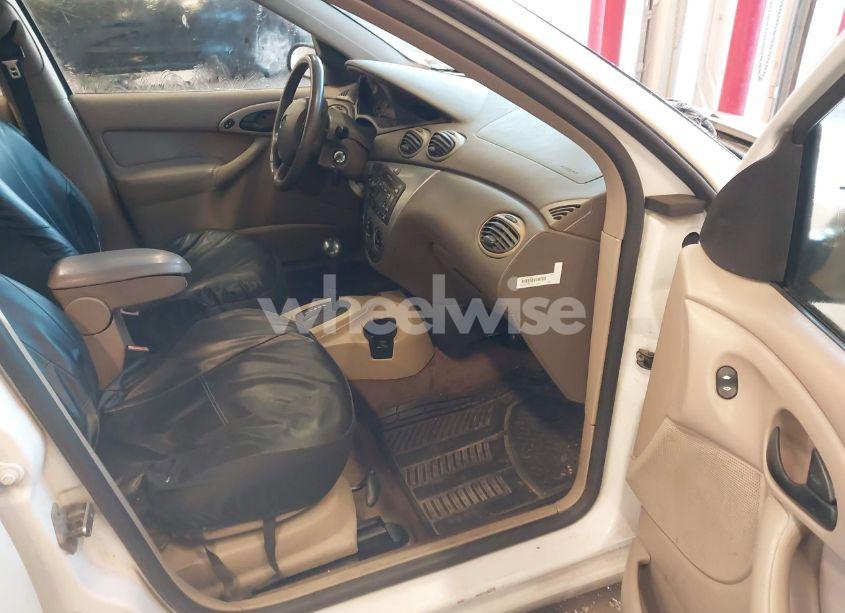 Photo 5 of 2002 Ford Focus ZX5 (VIN 3FAFP37332R231507)