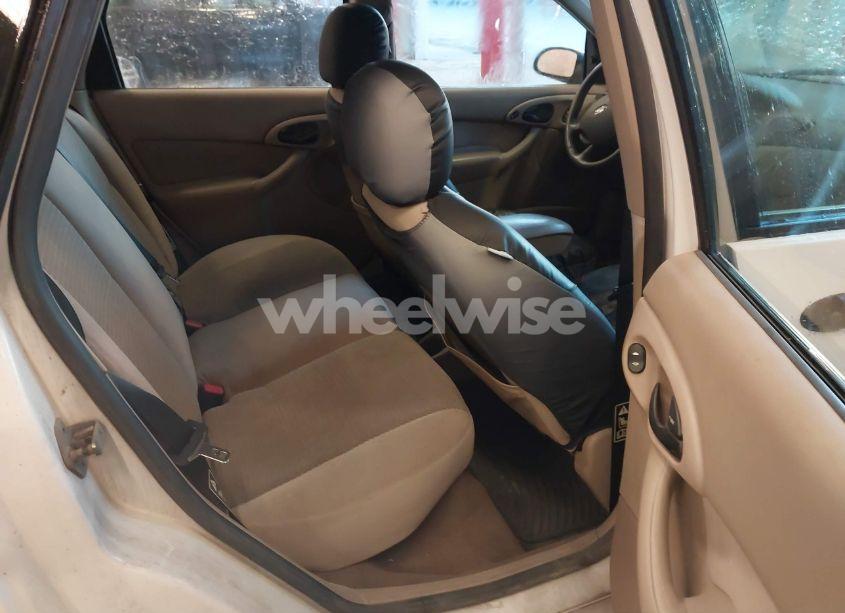 Photo 8 of 2002 Ford Focus ZX5 (VIN 3FAFP37332R231507)