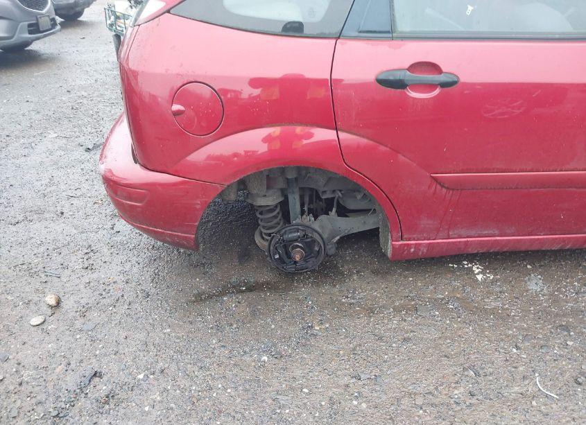 Photo 6 of 2003 Ford Focus ZX5 (VIN 3FAFP37333R133935)