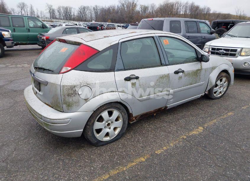 Photo 4 of 2002 Ford Focus ZX5 (VIN 3FAFP37342R116320)