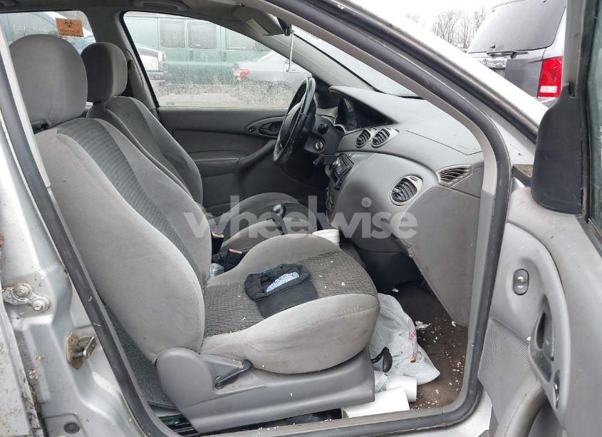 Photo 5 of 2002 Ford Focus ZX5 (VIN 3FAFP37342R116320)