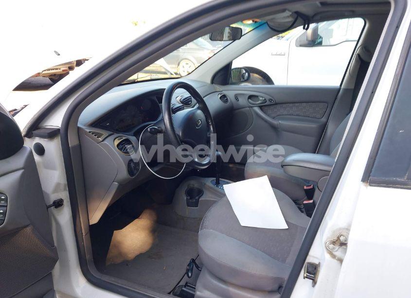 Photo 5 of 2003 Ford Focus ZX5 (VIN 3FAFP37383R189319)