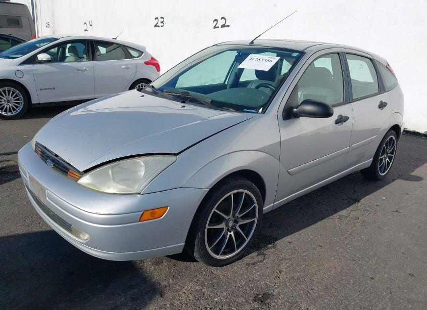 Photo 2 of 2002 Ford Focus ZX5 (VIN 3FAFP37392R116152)