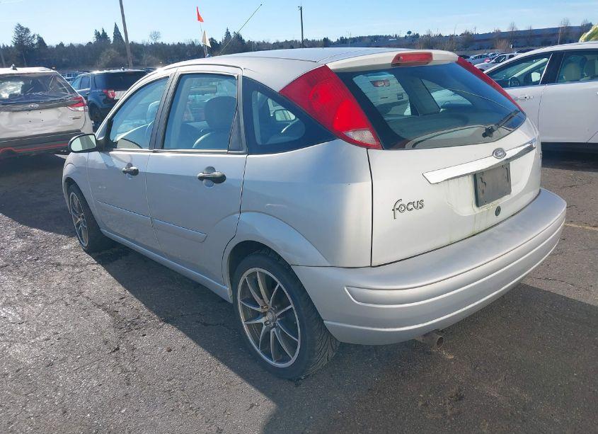Photo 3 of 2002 Ford Focus ZX5 (VIN 3FAFP37392R116152)