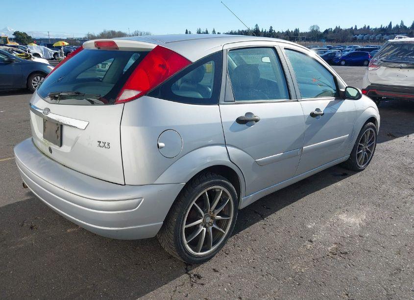 Photo 4 of 2002 Ford Focus ZX5 (VIN 3FAFP37392R116152)