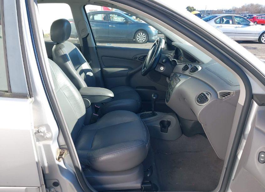 Photo 5 of 2002 Ford Focus ZX5 (VIN 3FAFP37392R116152)