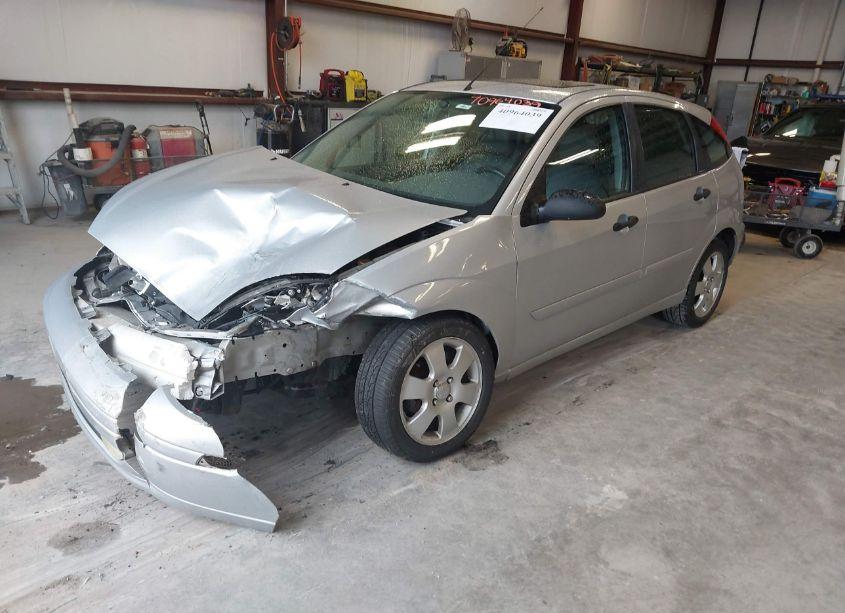 Photo 2 of 2002 Ford Focus ZX5 (VIN 3FAFP37392R229809)