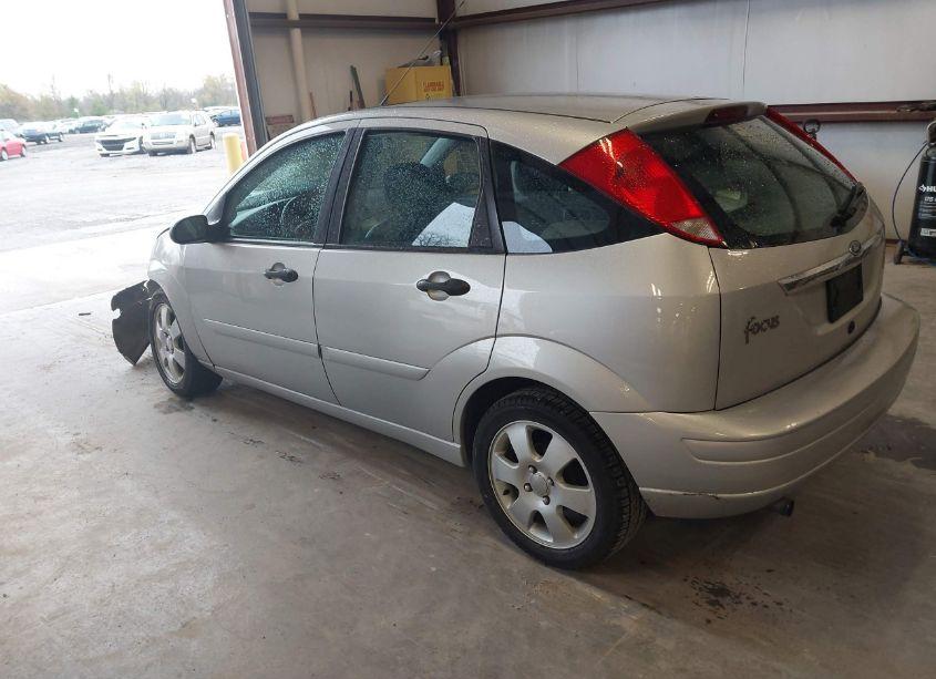 Photo 3 of 2002 Ford Focus ZX5 (VIN 3FAFP37392R229809)