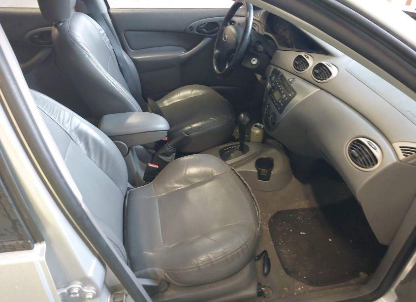 Photo 5 of 2002 Ford Focus ZX5 (VIN 3FAFP37392R229809)