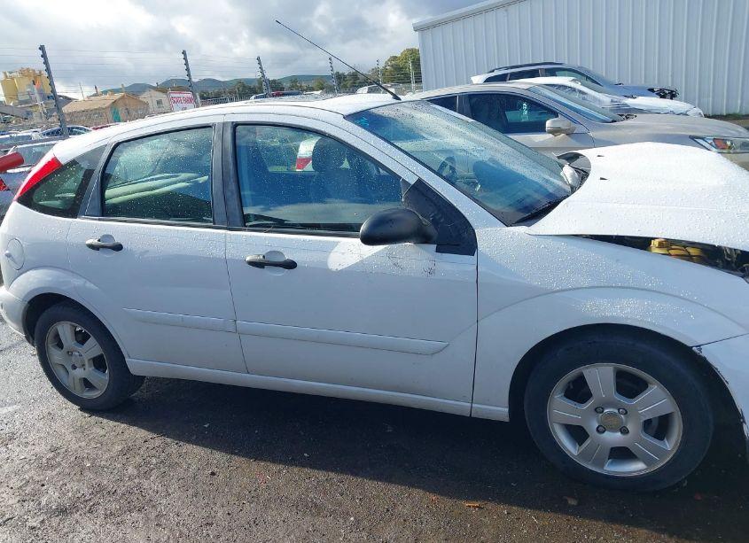 Photo 14 of 2003 Ford Focus ZX5 (VIN 3FAFP37393R114208)