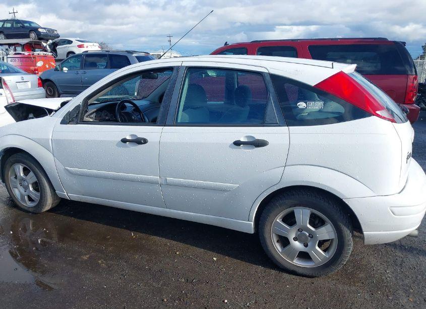 Photo 15 of 2003 Ford Focus ZX5 (VIN 3FAFP37393R114208)