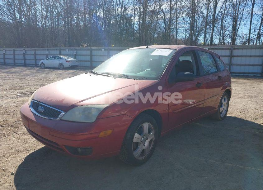 Photo 2 of 2005 Ford Focus ZX5 (VIN 3FAFP37N05R109368)