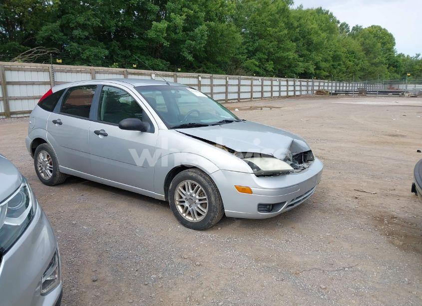 2005 Ford Focus ZX5 (VIN 3FAFP37N05R132259) main photo