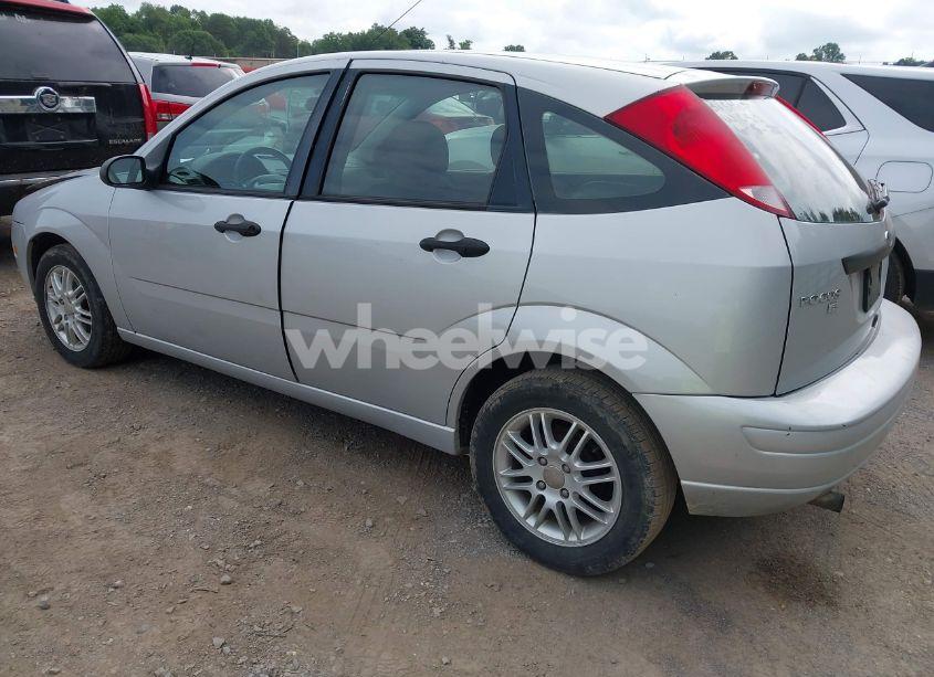 Photo 3 of 2005 Ford Focus ZX5 (VIN 3FAFP37N05R132259)
