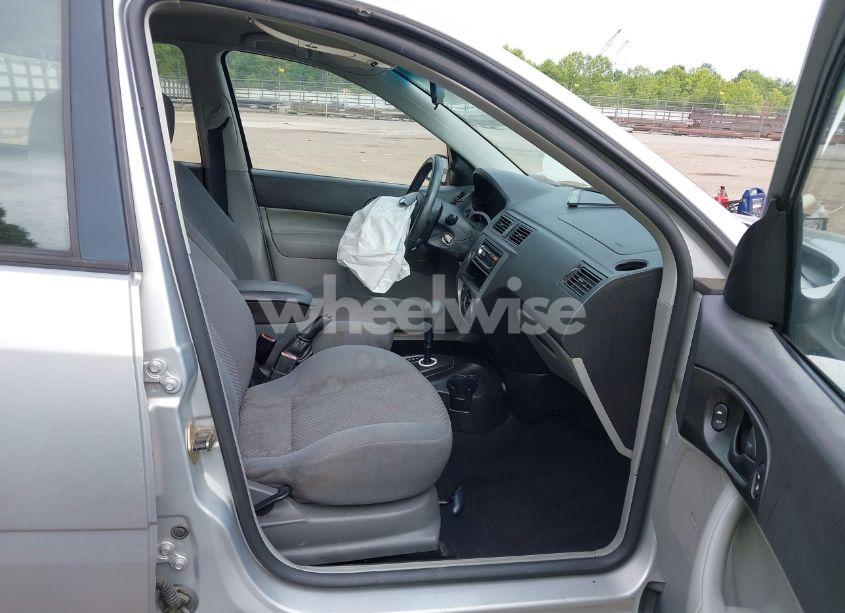 Photo 5 of 2005 Ford Focus ZX5 (VIN 3FAFP37N05R132259)