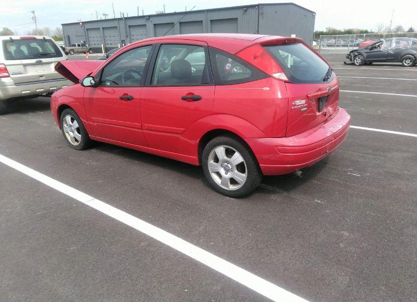 Photo 3 of 2005 Ford Focus ZX5 (VIN 3FAFP37N15R103109)