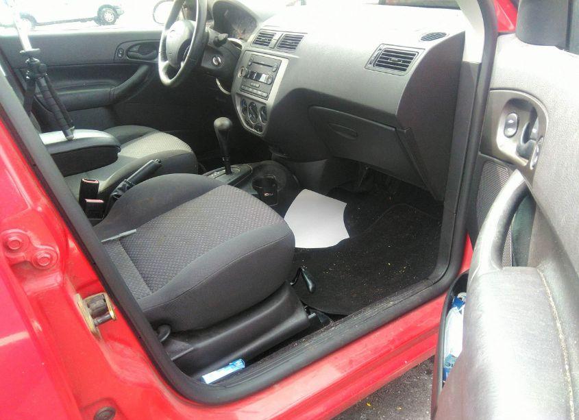 Photo 5 of 2005 Ford Focus ZX5 (VIN 3FAFP37N15R103109)