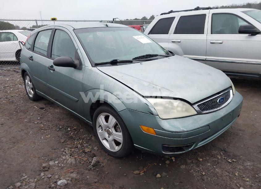 2005 Ford Focus ZX5 (VIN 3FAFP37N25R103944) main photo